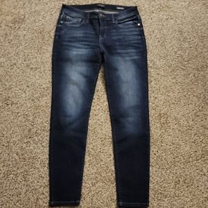 Non Distressed Dark Wash 11/30